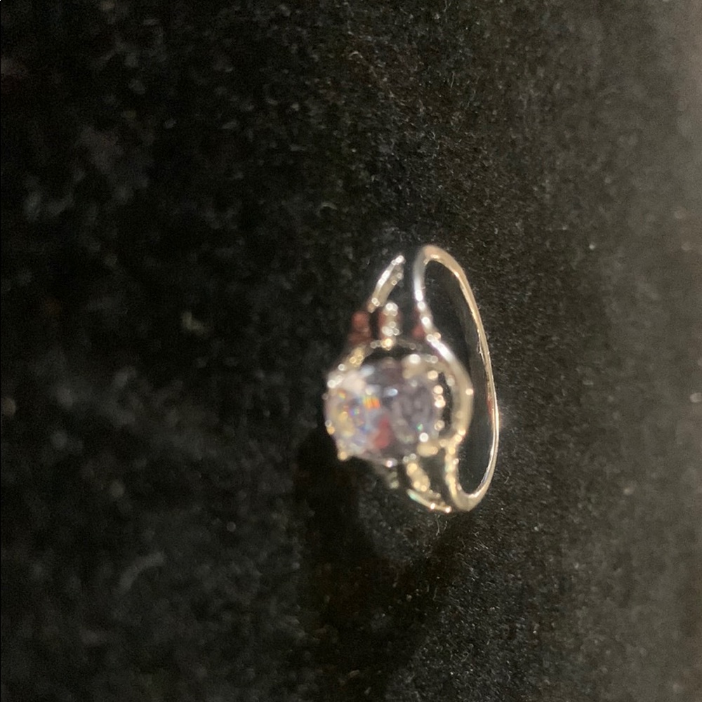 Elegant Silver Ring with Cubic Zirconia Bogo - Picture 2 of 2